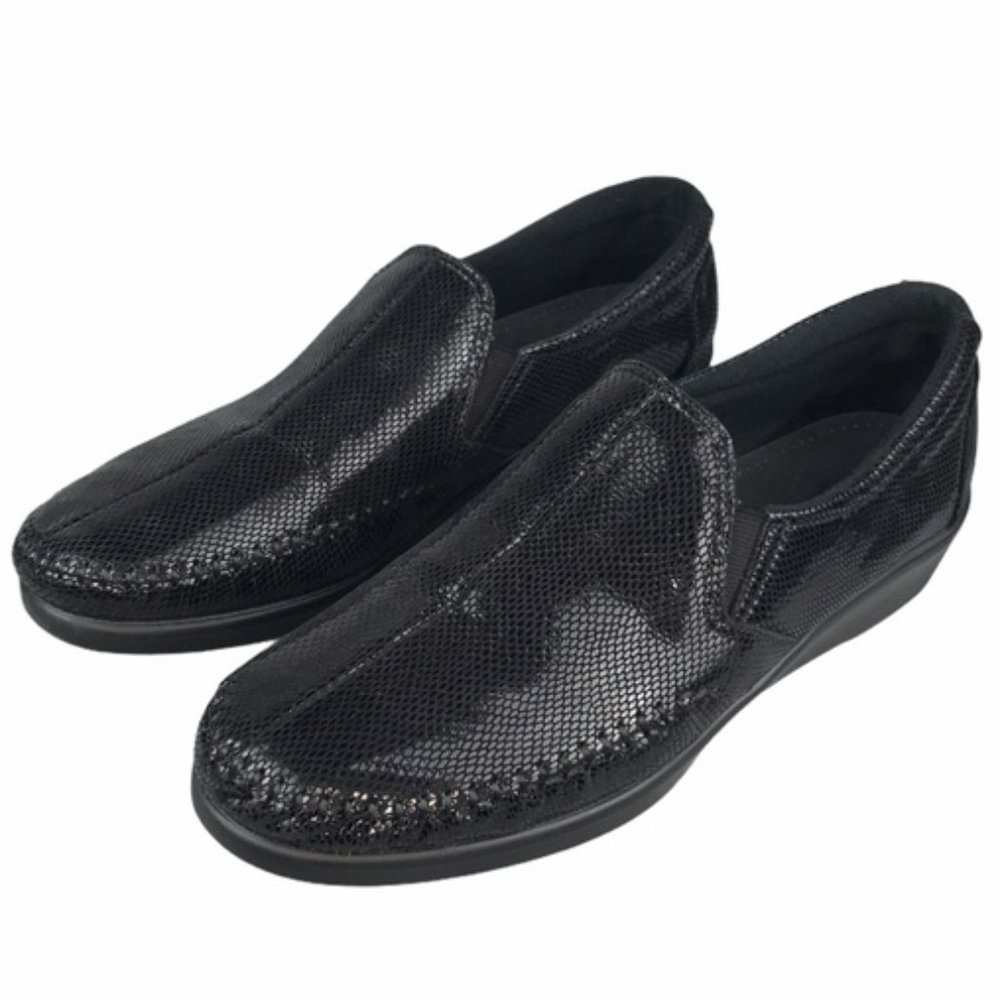 Like New!  "SAS Dream - Comfort Loafer: Black Snake" - Size 8.5 Narrow